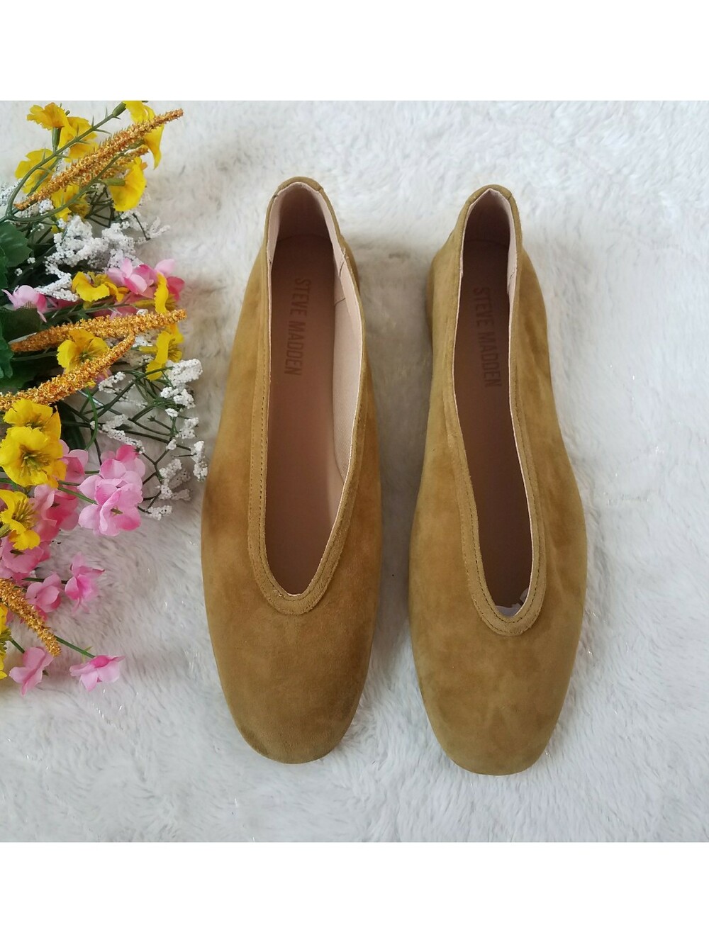 Steve Madden Leni Flats in Chestnut Suede